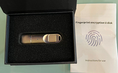 Металлическая флешка сейф со сканером отпечатков пальцев в подарочной упаковке